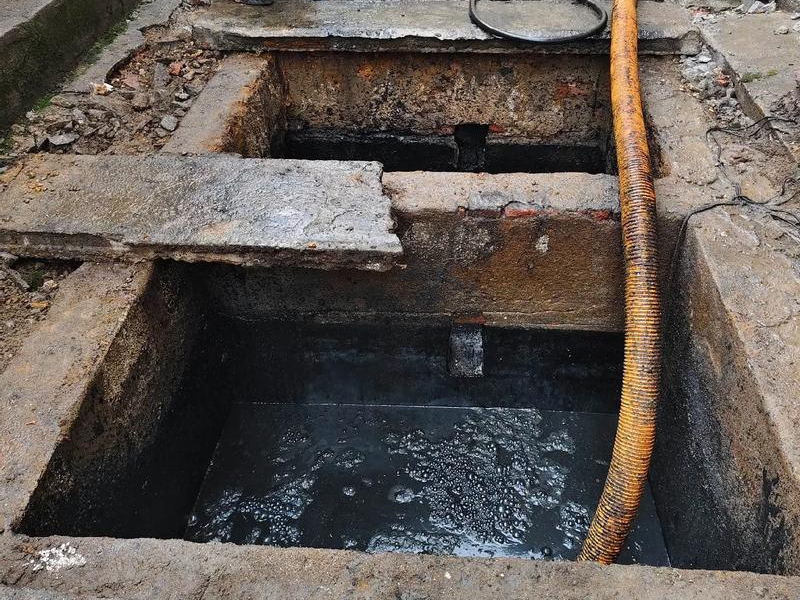 雄州清理化粪池